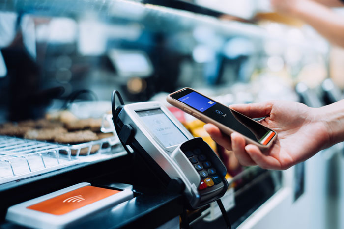 Paiement par barte bancaire sur une borne